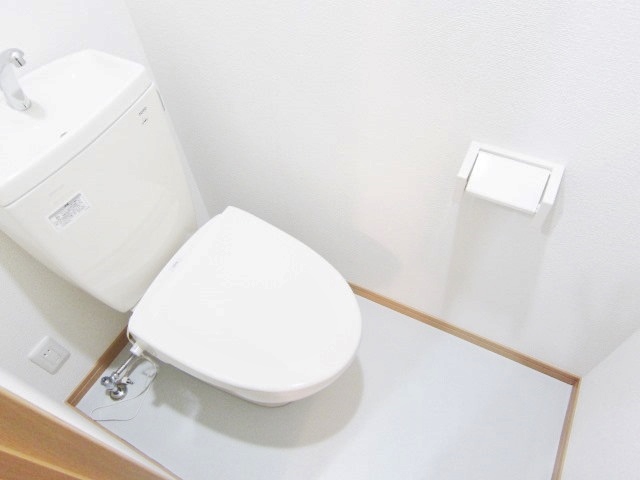 トイレ　※別号室の参考写真です。