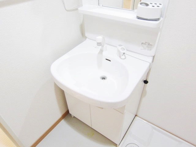 洗面設備　※別号室の参考写真です。