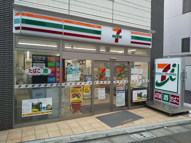 コンビニ　セブンイレブン　三軒茶屋病院前（コンビニ）まで190m