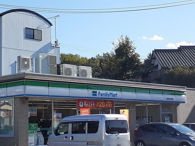 コンビニ　ファミリーマート（コンビニ）まで619m