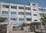 小学校　高槻市立芝生小学校（小学校）まで520m