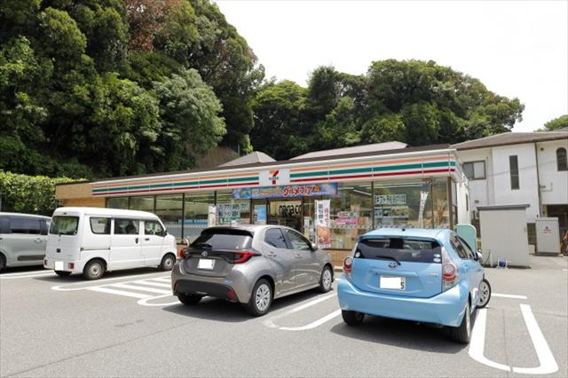 コンビニ　セブン－イレブン横須賀浦賀５丁目店（コンビニ）まで1560m