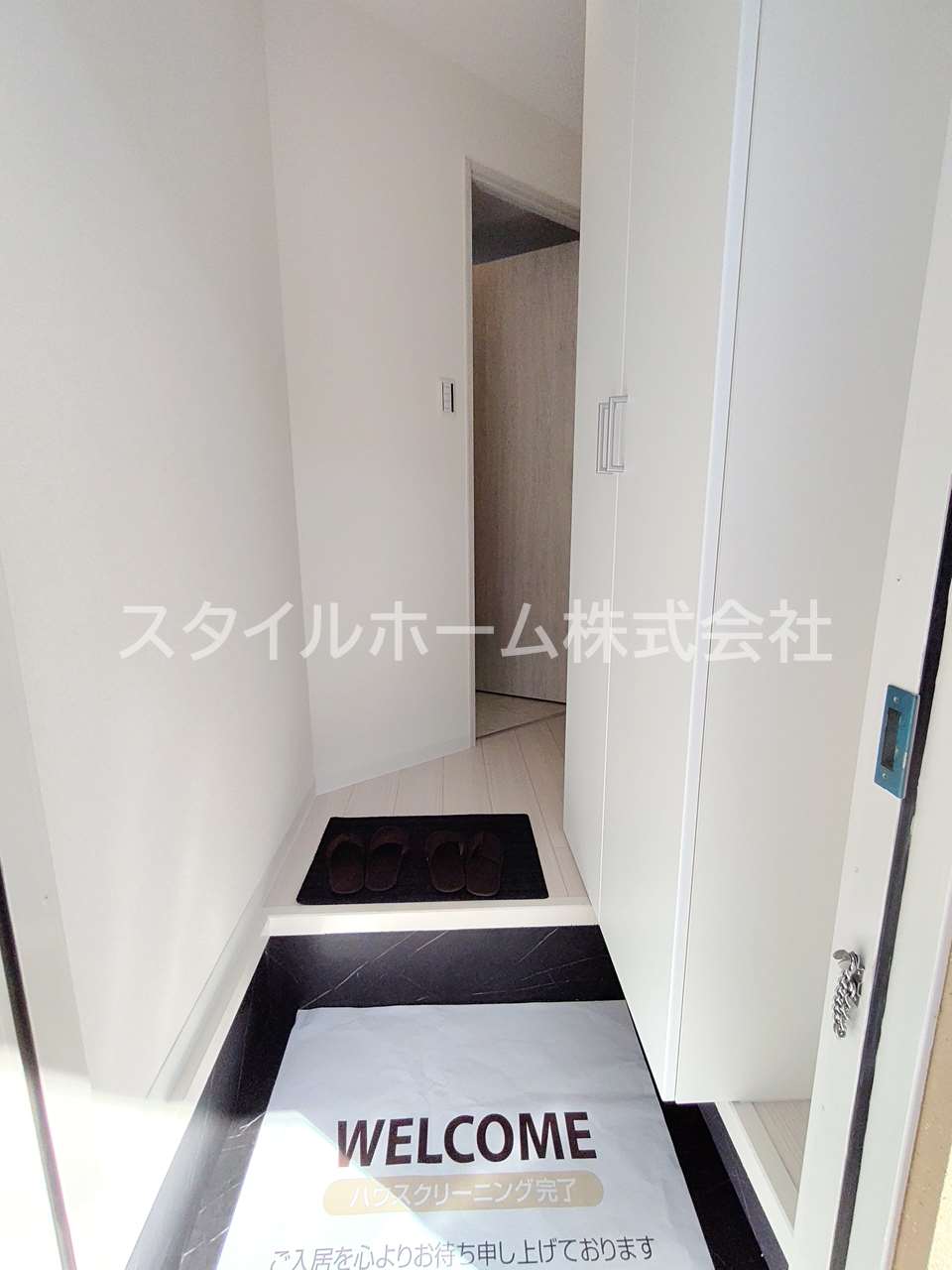 玄関　別部屋写真です。