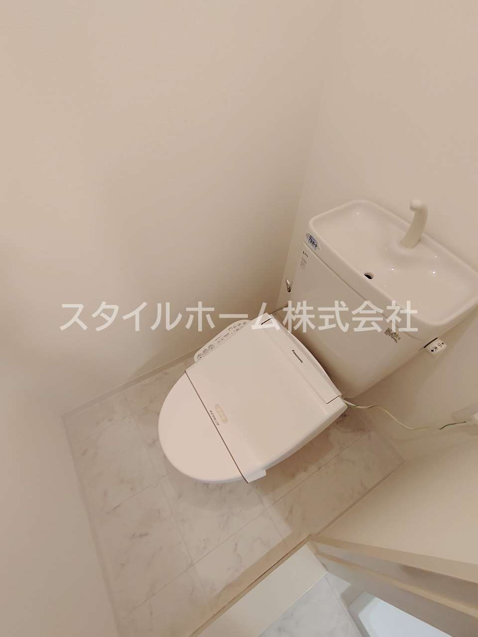 トイレ　別部屋写真です。
