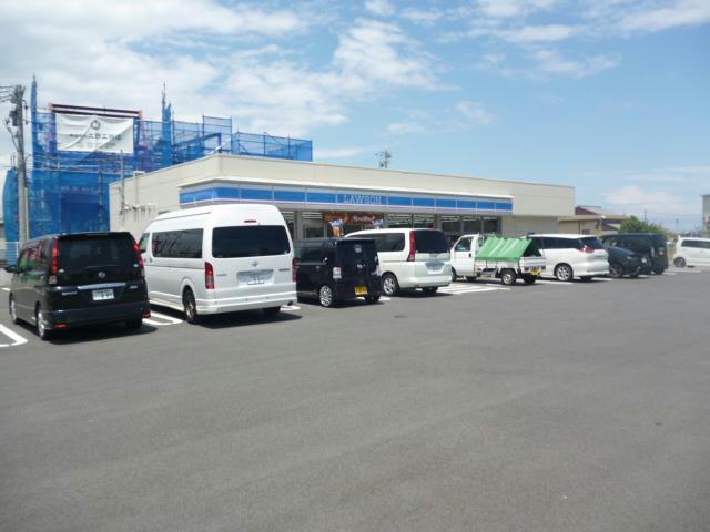 コンビニ　ローソン鈴鹿三日市町店（コンビニ）まで232m