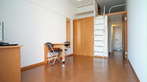 居室・リビング　高さもあり広々とした綺麗なお部屋です。