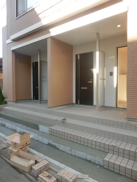 エントランス　鍵はディンプルキー。