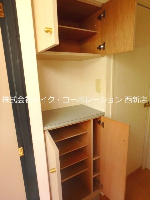 玄関　※同建物内別部屋参考写真