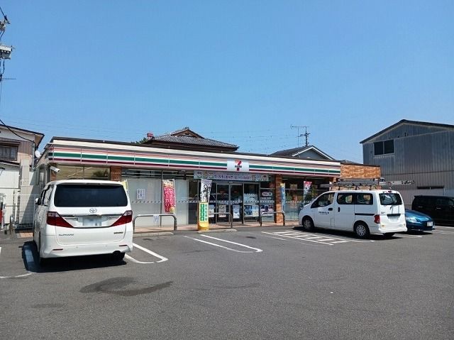 コンビニ　セブンイレブン下館駅南口店（コンビニ）まで300m