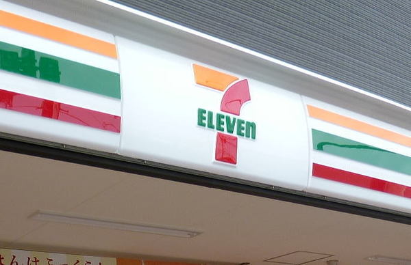 コンビニ　セブンイレブン 京都堀川松原店（コンビニ）まで566m