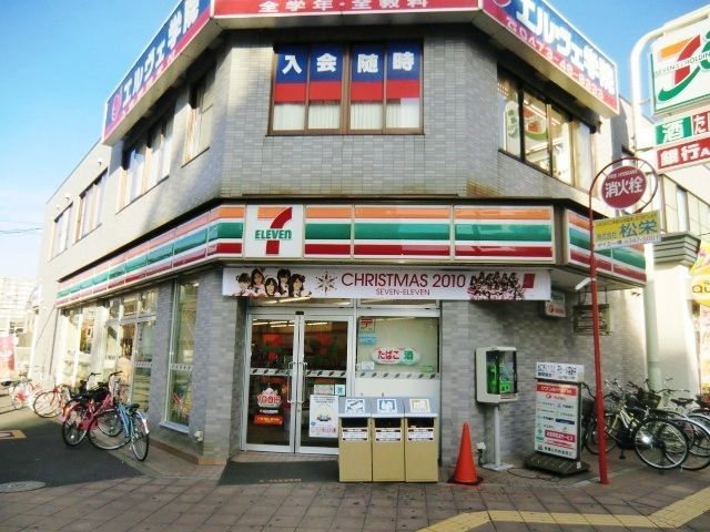 コンビニ　セブンイレブン（コンビニ）まで300m