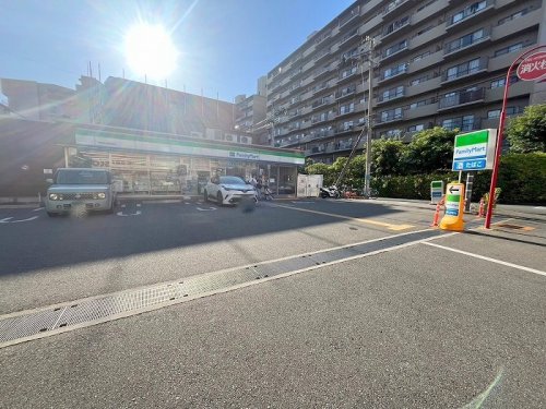 コンビニ　ファミリーマート 緑地公園駅西店（コンビニ）まで446m