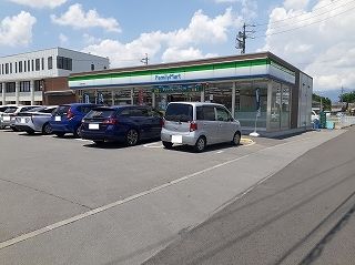 コンビニ　ファミリーマート（コンビニ）まで550m