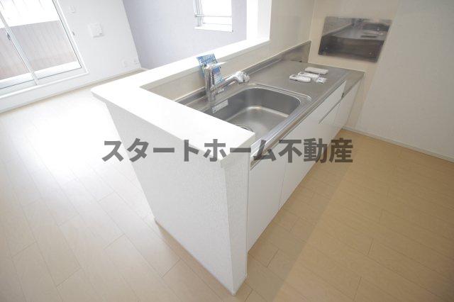 キッチン　コンパクトなキッチンで掃除もラクラク