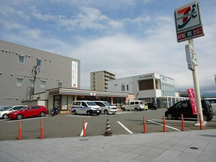 コンビニ　セブンイレブン福岡千早東駅前店（コンビニ）まで729m