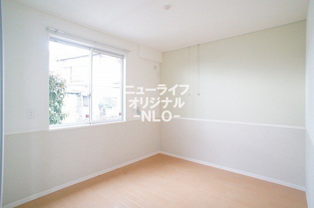 その他部屋・スペース　洋室5帖　アクセントクロスで空間をお洒落に演出☆