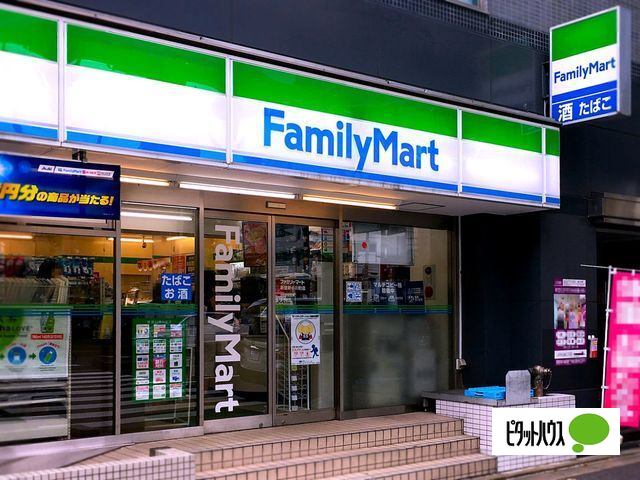 コンビニ　ファミリーマート新宿新小川町店（コンビニ）まで132m