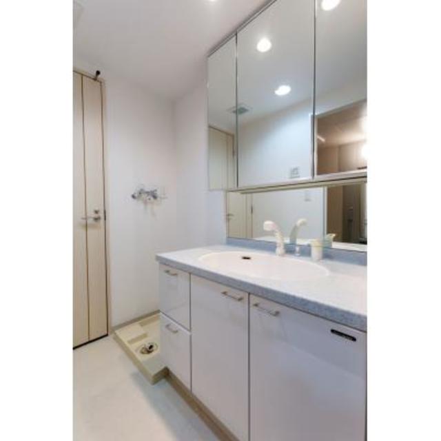 洗面設備　※写真は同タイプ住戸です。