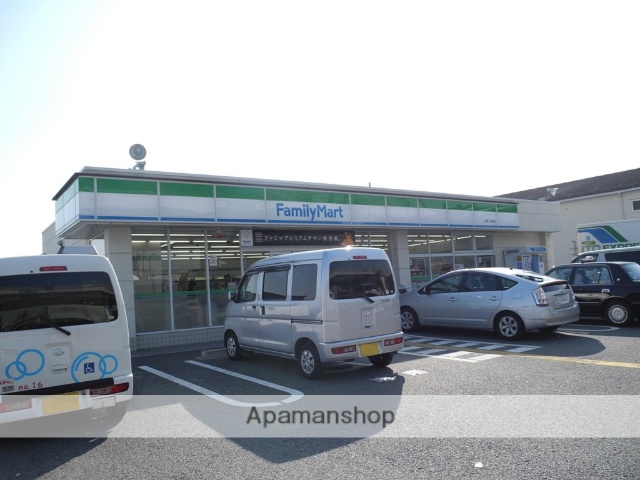 コンビニ　ファミリーマート（コンビニ）まで2747m