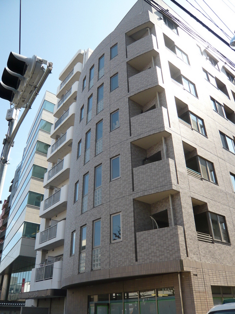 建物外観　重厚な外観