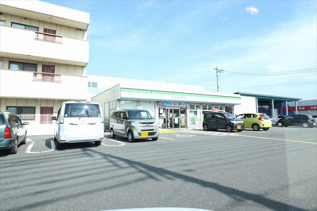 コンビニ　ファミリーマート鳥取吉成店（コンビニ）まで584m