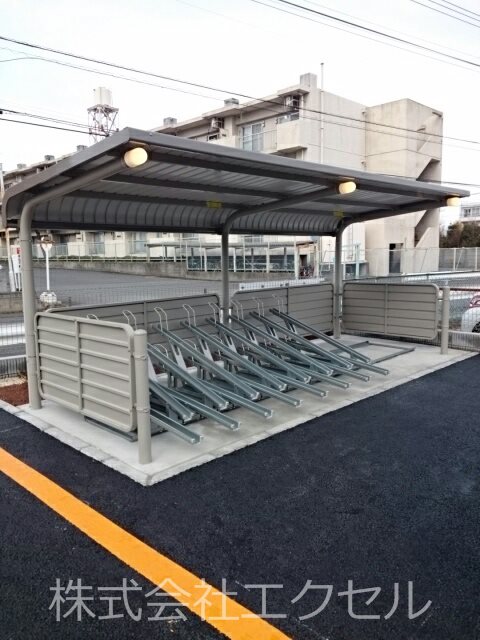 その他共有部分　屋根付きの駐輪場です。