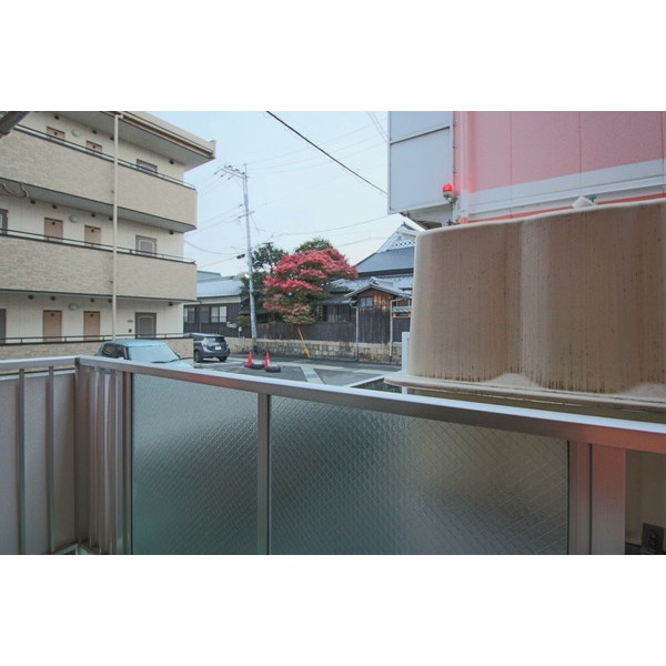 バルコニー　同じ建物の別なお部屋