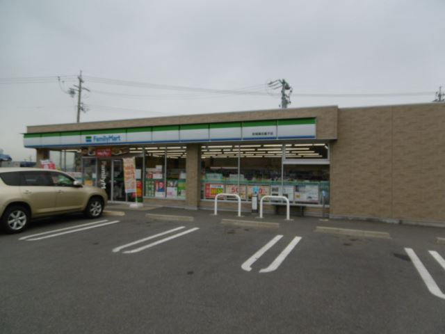 コンビニ　ファミリーマート（コンビニ）まで470m