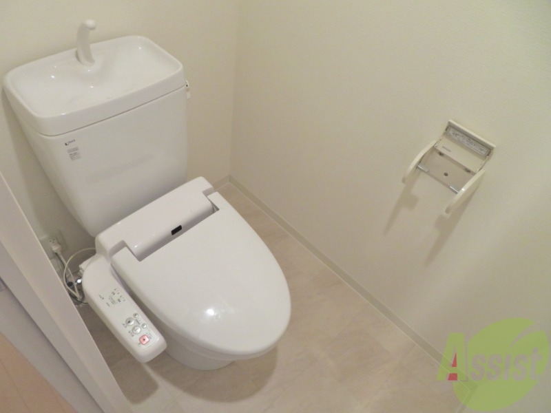 トイレ　トイレはウォシュレット機能付きです。安心して使用できますね。