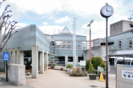 図書館　世田谷区立上北沢図書館（図書館）まで310m