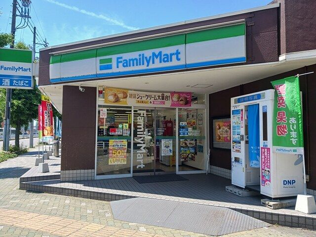 コンビニ　ファミリーマート（コンビニ）まで260m