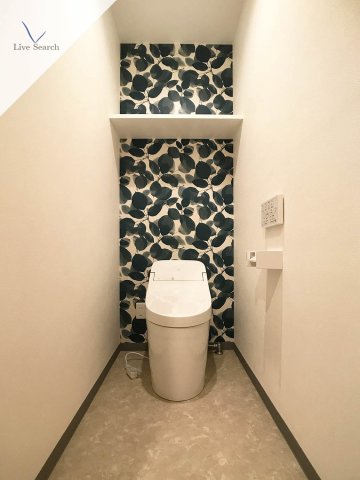 トイレ　落ち着いた色調のトイレです