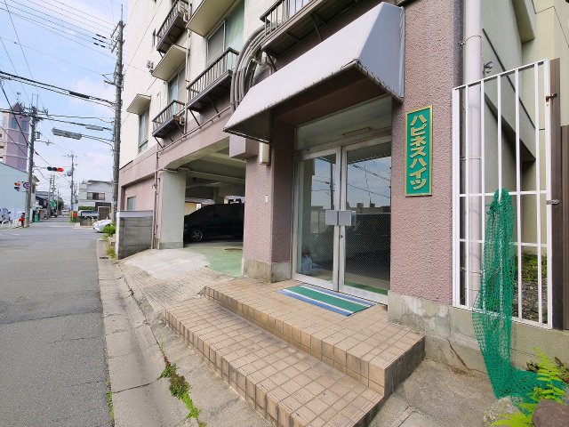 エントランス　落ち着いたエントランスです