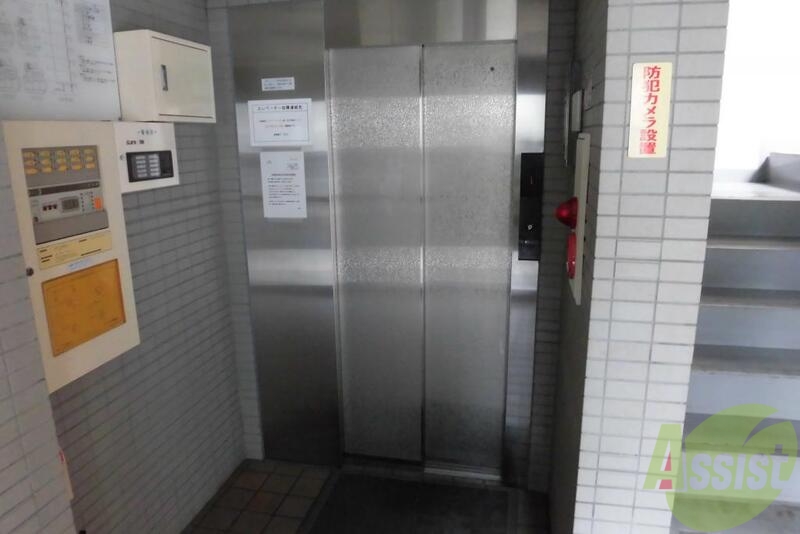 エントランス　エレベーター付いて楽々
