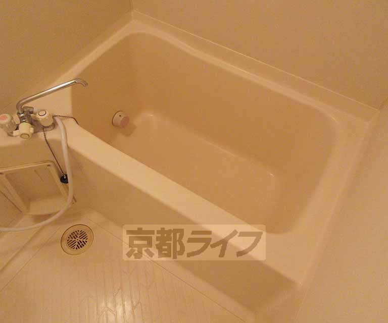 バス・シャワールーム　ゆったり広いお風呂です。