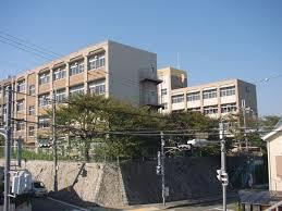 中学校　神戸市立王塚台中学校（中学校）まで325m