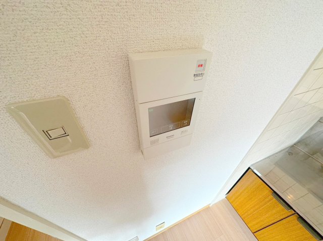 セキュリティ　TVモニターホンで来客が誰か確認してから開けて下さいね