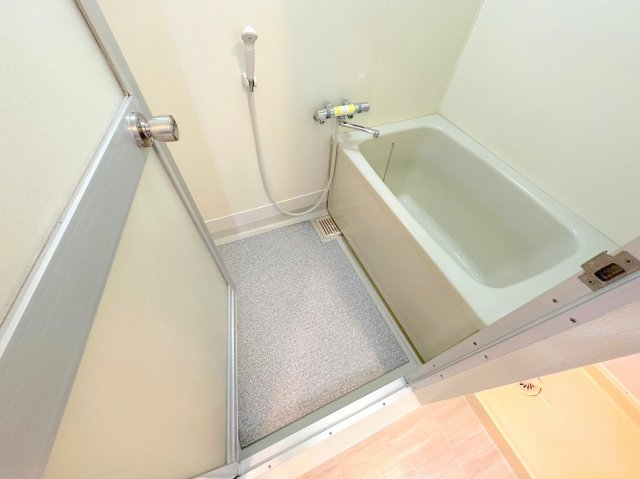 バス・シャワールーム　ゆったりと入るなら、お風呂とトイレとは別々が嬉しいですよね。