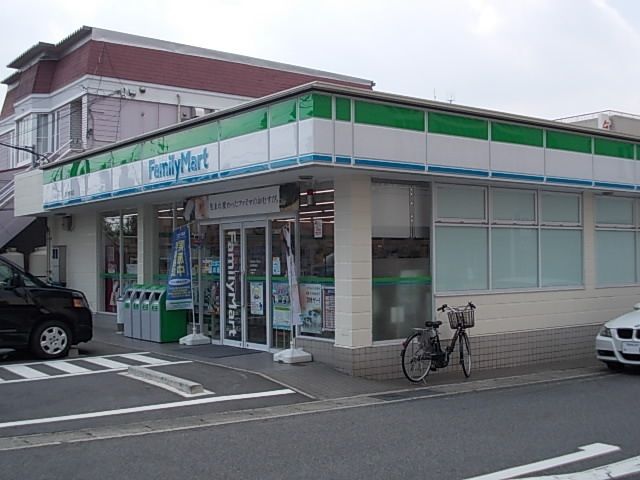 コンビニ　ファミリーマート赤池駅前店（コンビニ）まで750m
