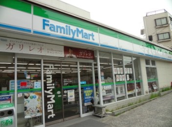 コンビニ　ファミリーマート 目黒本町三丁目店（コンビニ）まで329m