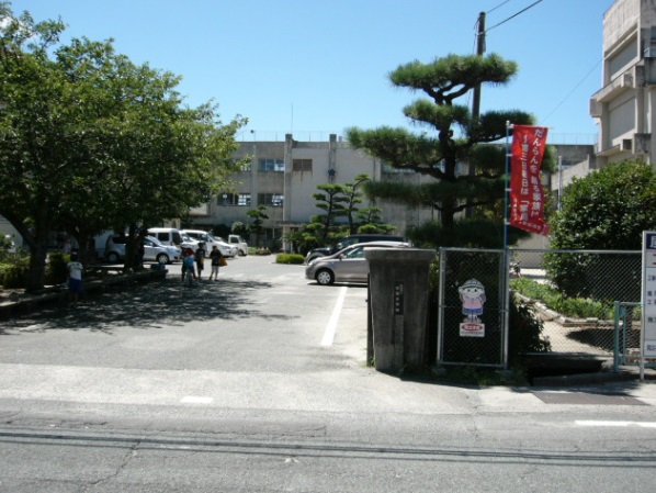 小学校　防府市立華城小学校（小学校）まで674m