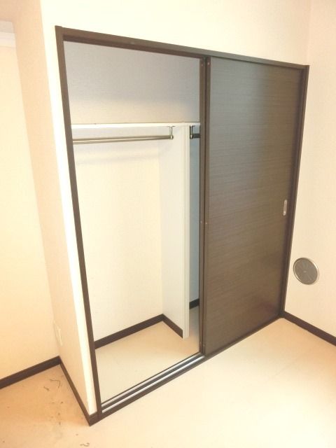 収納　クローゼットはこんな感じです。