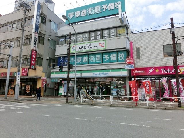 コンビニ　ファミリーマート（コンビニ）まで270m
