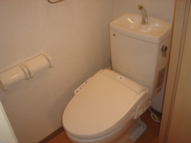 トイレ　ウォシュレット付きトイレです。