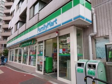 コンビニ　ファミリーマート 滝野川五丁目店（コンビニ）まで357m