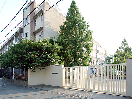 中学校　若江中学校（中学校）まで374m