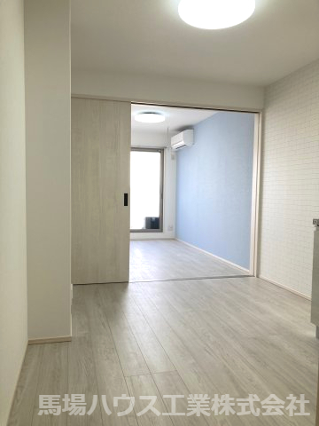 その他部屋・スペース　開放的な寝室です