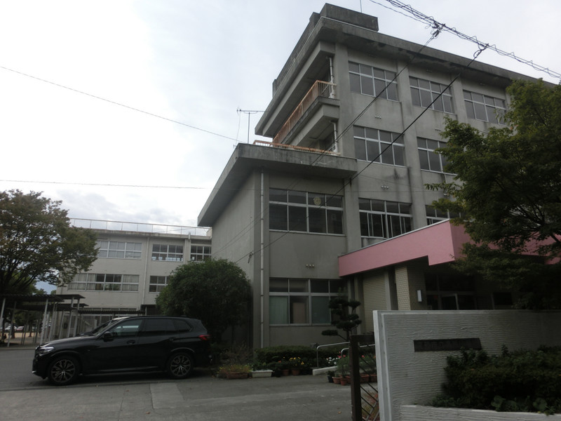 小学校　高砂小学校（小学校）まで907m