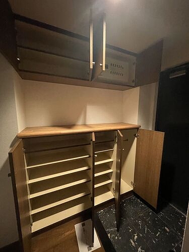 玄関　下足入