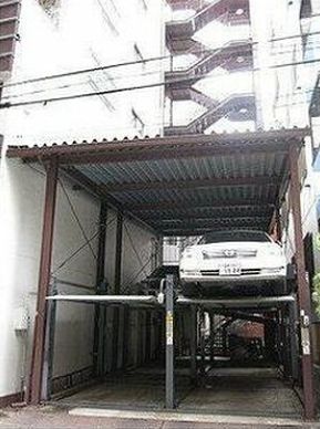 駐車場　駐車場に車を止められます